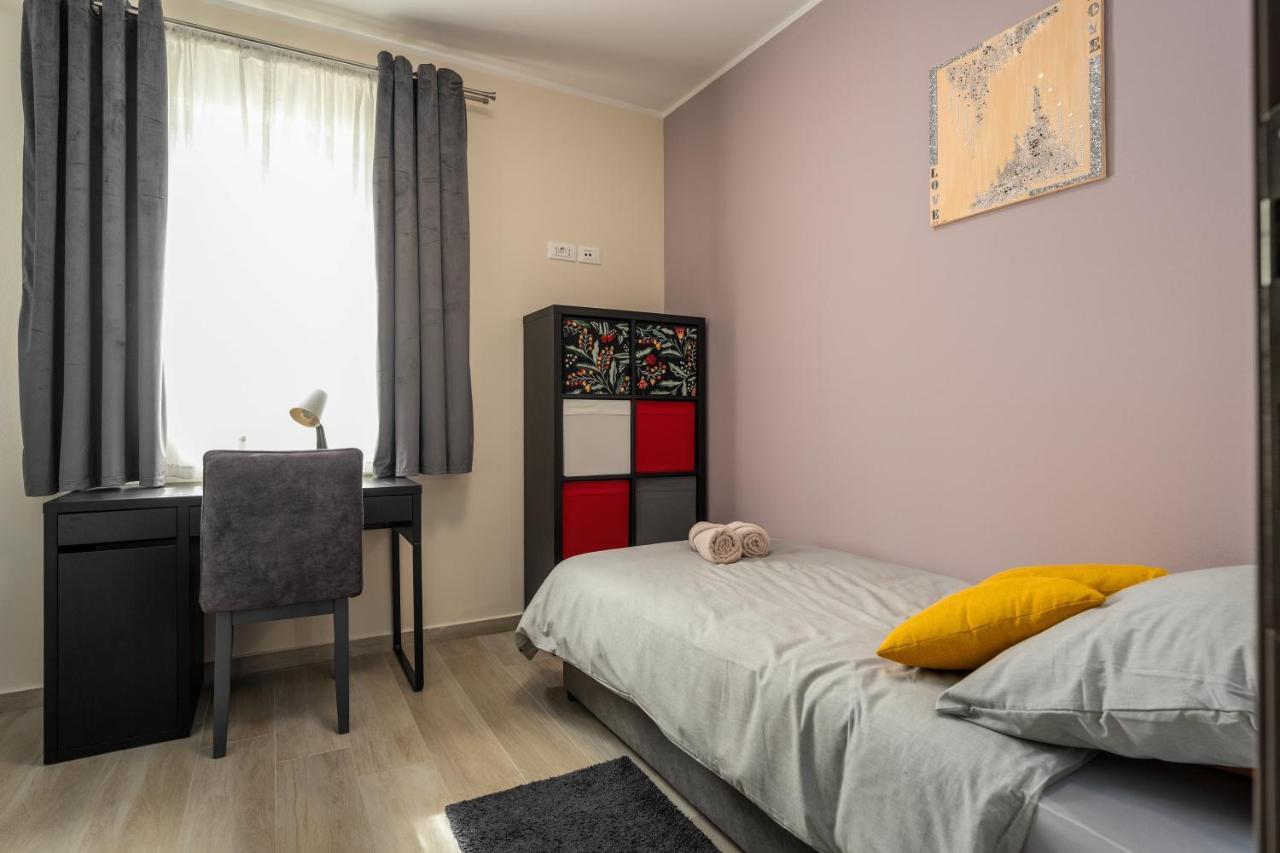 Holiday House Leana Pazin Extérieur photo