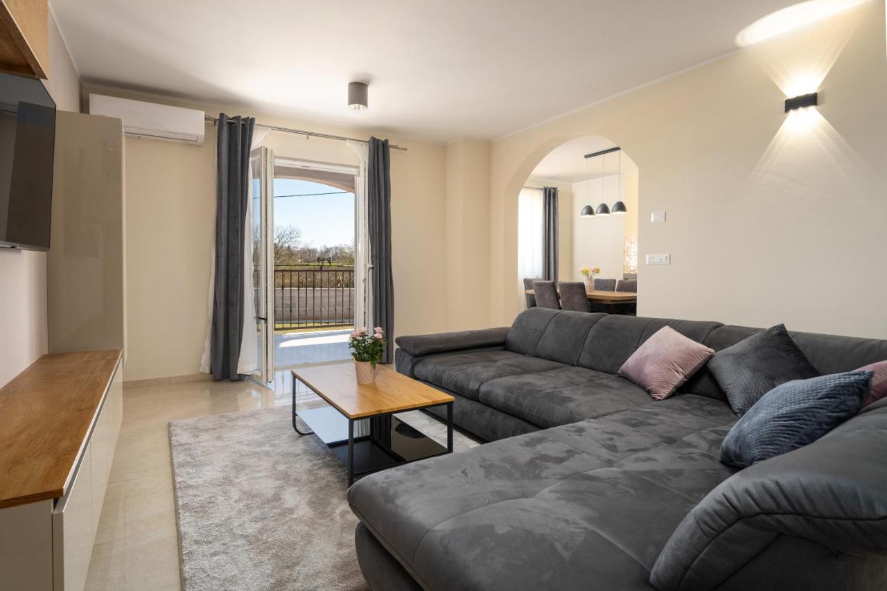 Holiday House Leana Pazin Extérieur photo