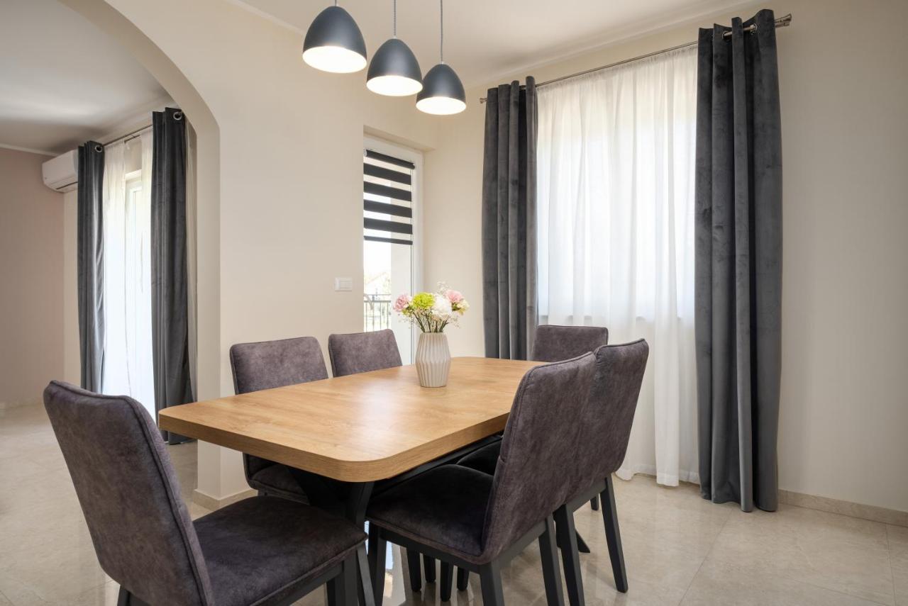 Holiday House Leana Pazin Extérieur photo