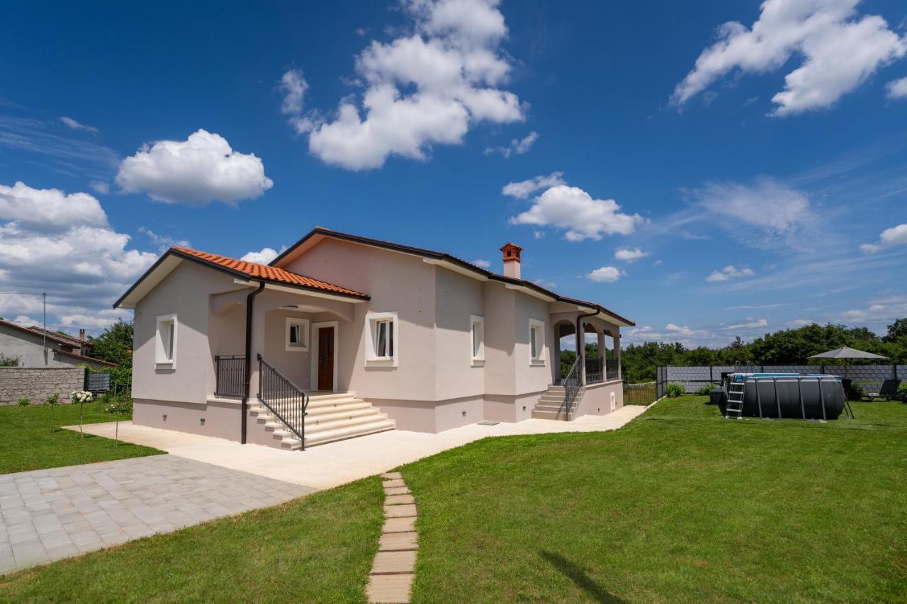 Holiday House Leana Pazin Extérieur photo