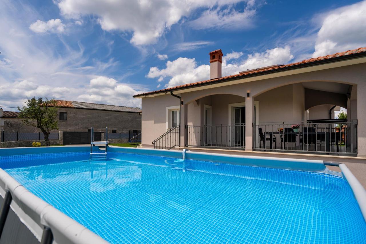 Holiday House Leana Pazin Extérieur photo