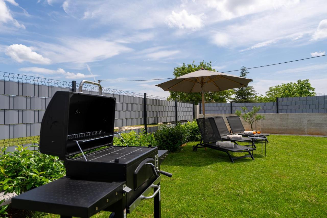 Holiday House Leana Pazin Extérieur photo