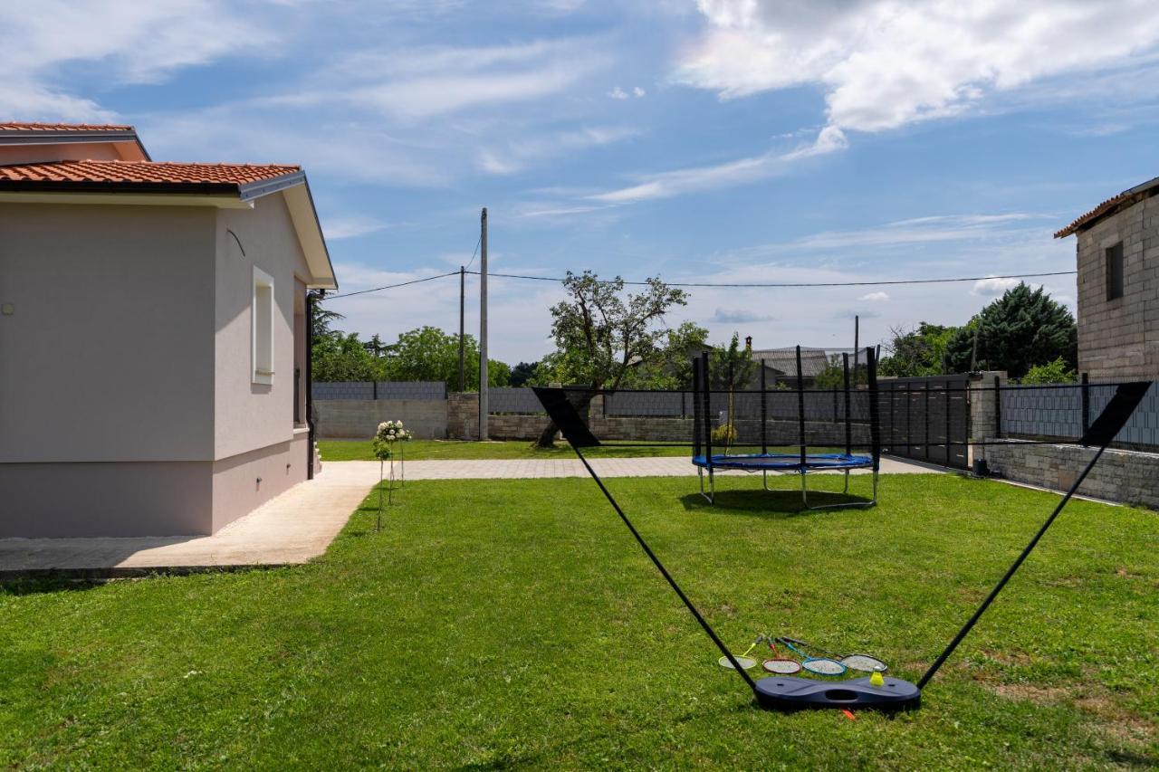 Holiday House Leana Pazin Extérieur photo